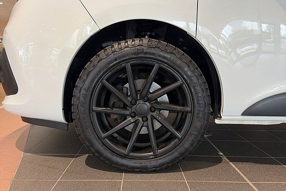 Vehicle Image 24