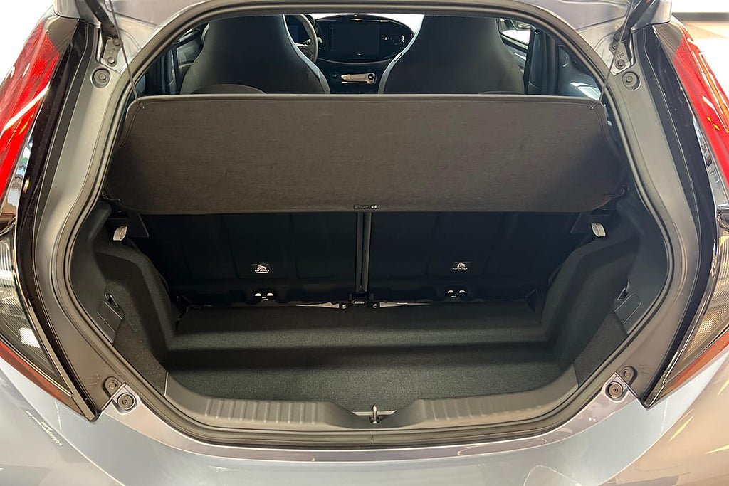 Vehicle Image 12