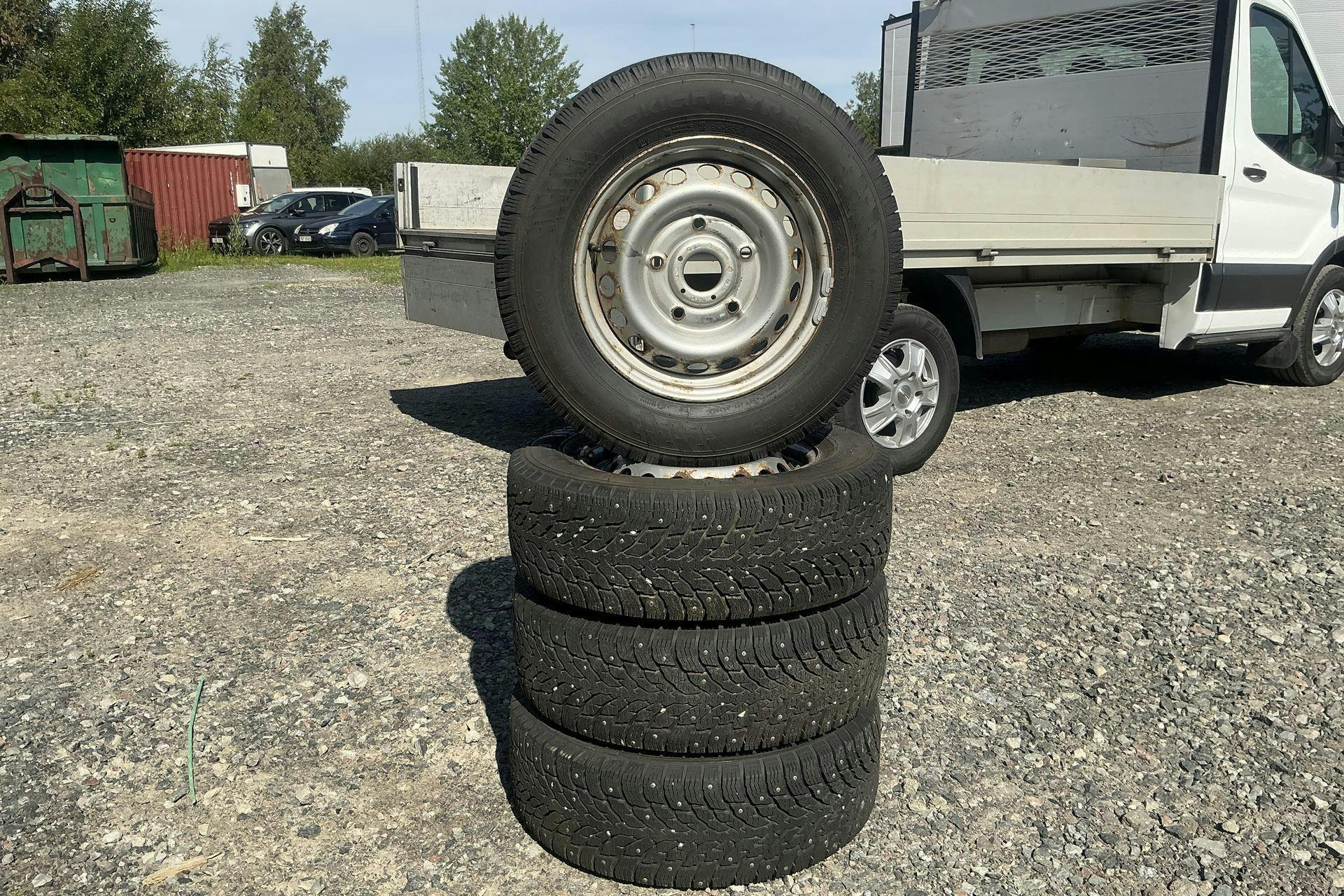 Vehicle Image 13