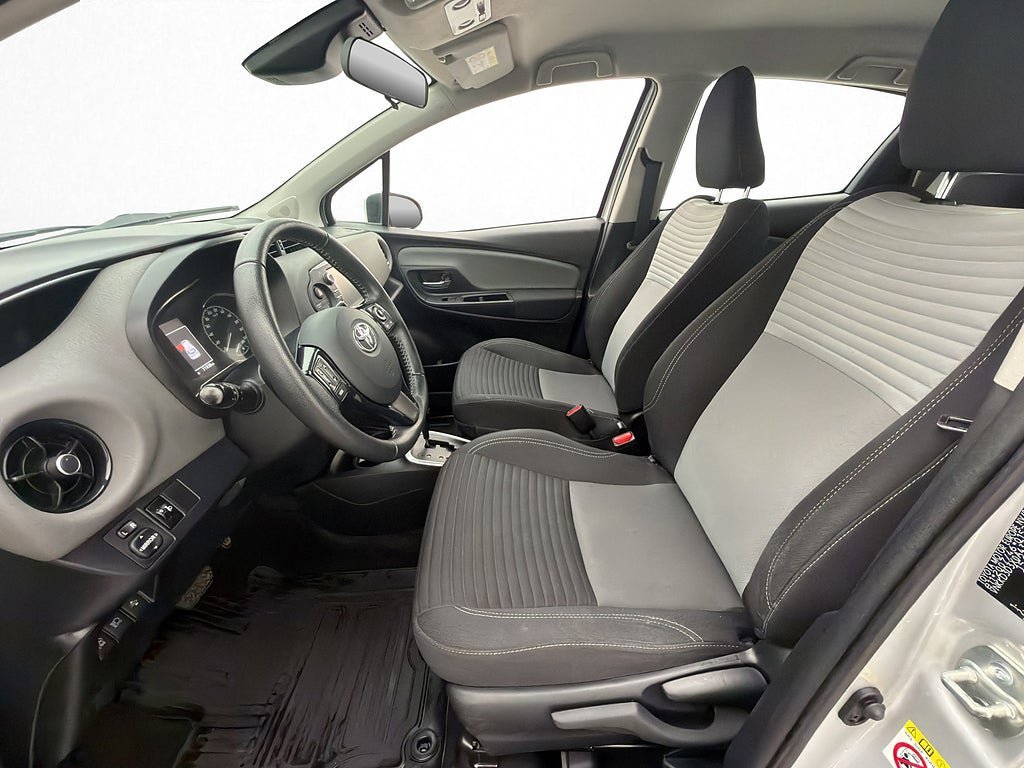 Vehicle Image 11