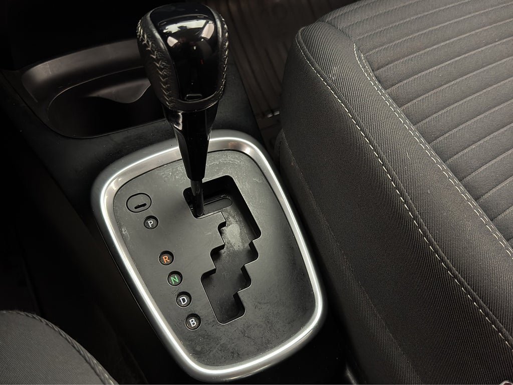 Vehicle Image 25