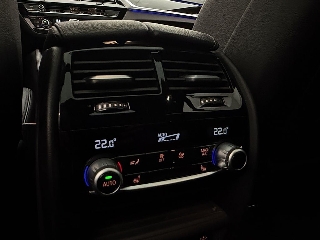 Vehicle Image 32