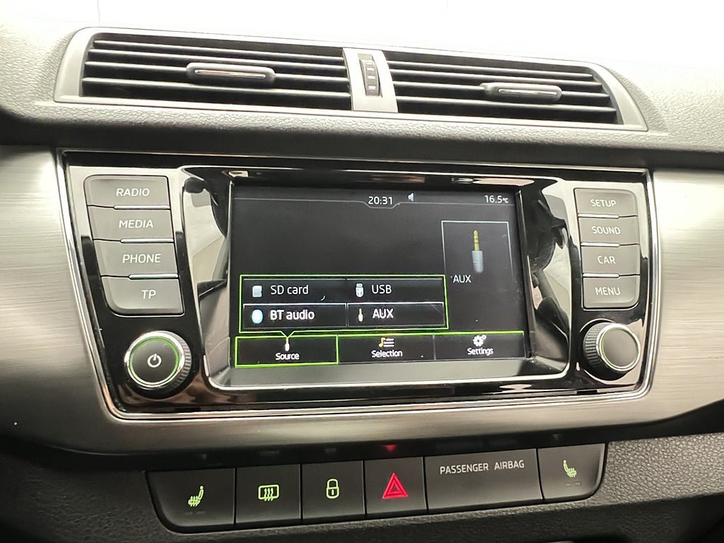 Vehicle Image 19