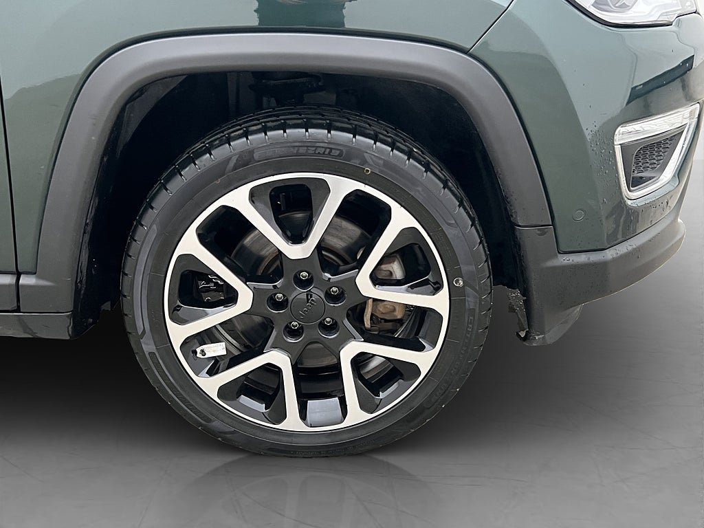 Vehicle Image 35
