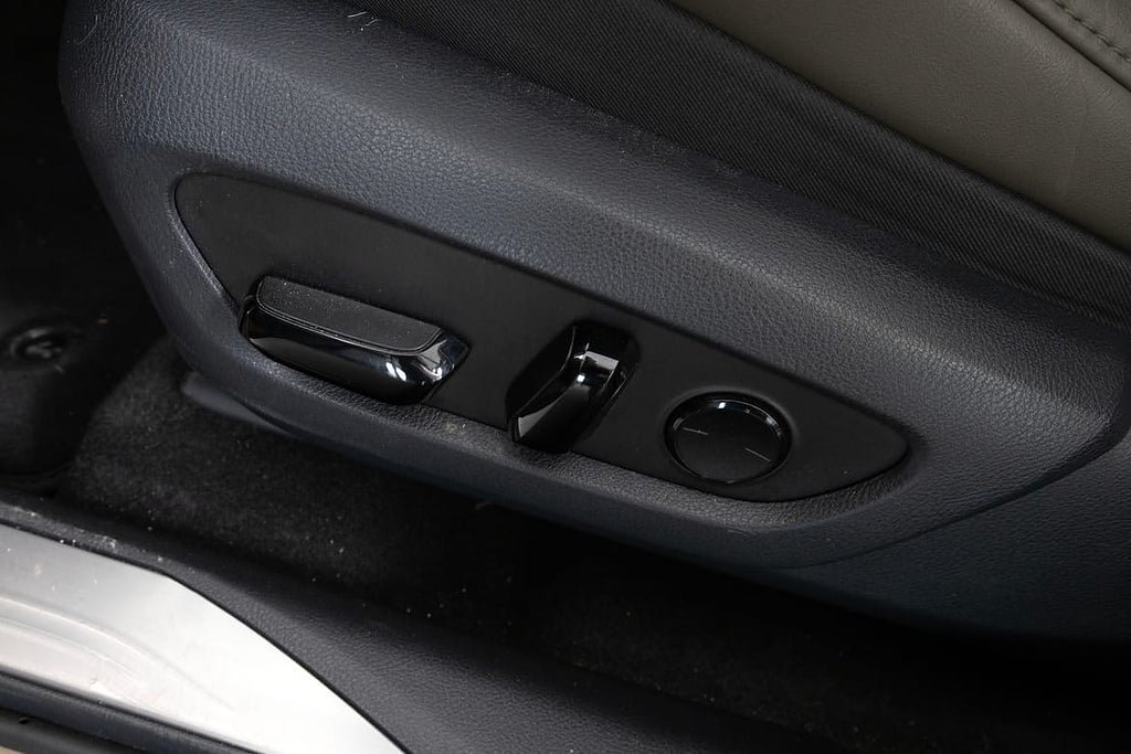 Vehicle Image 23