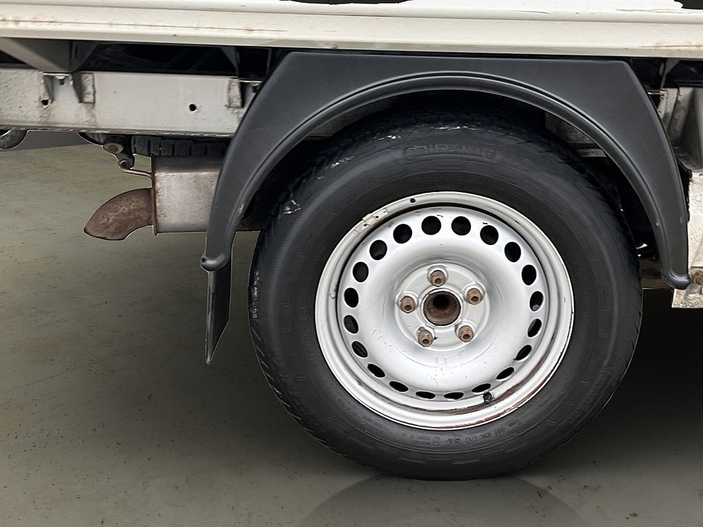Vehicle Image 24