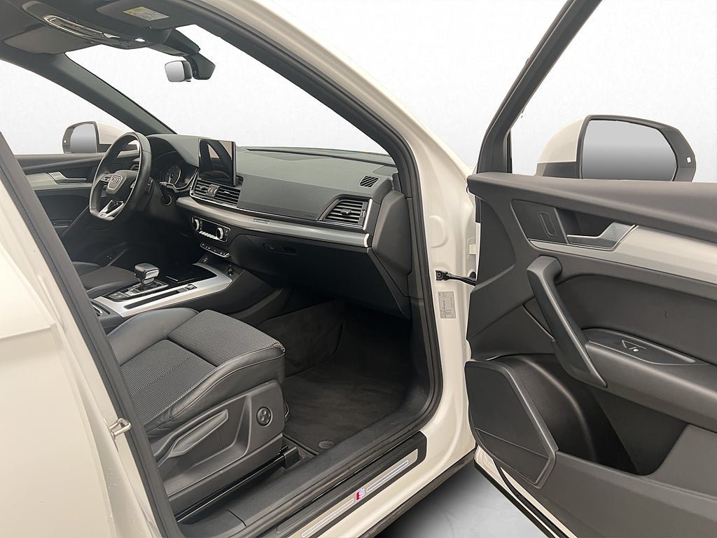 Vehicle Image 32