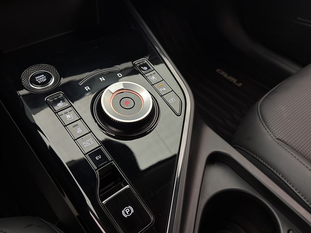 Vehicle Image 25