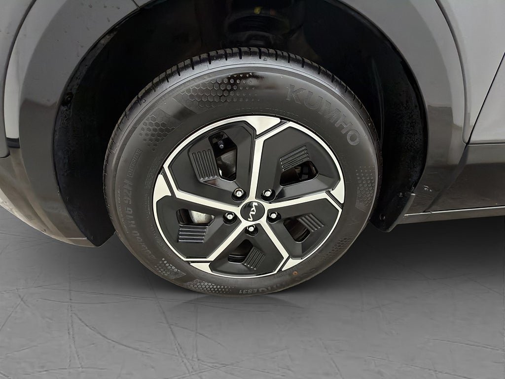 Vehicle Image 32