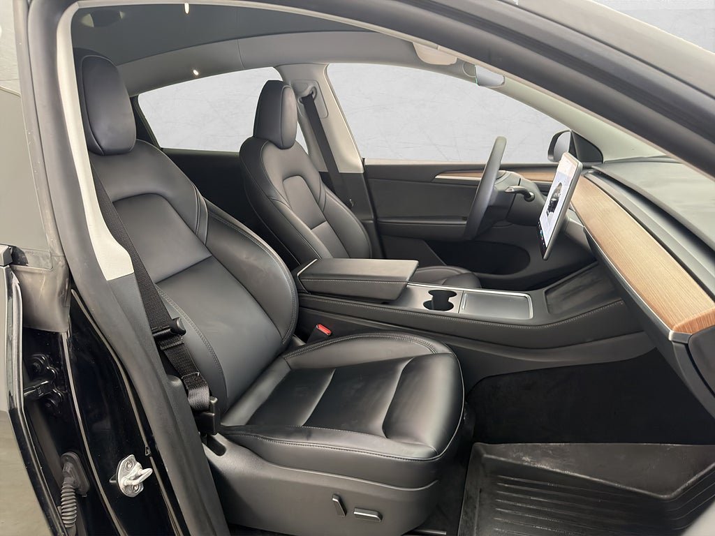 Vehicle Image 16