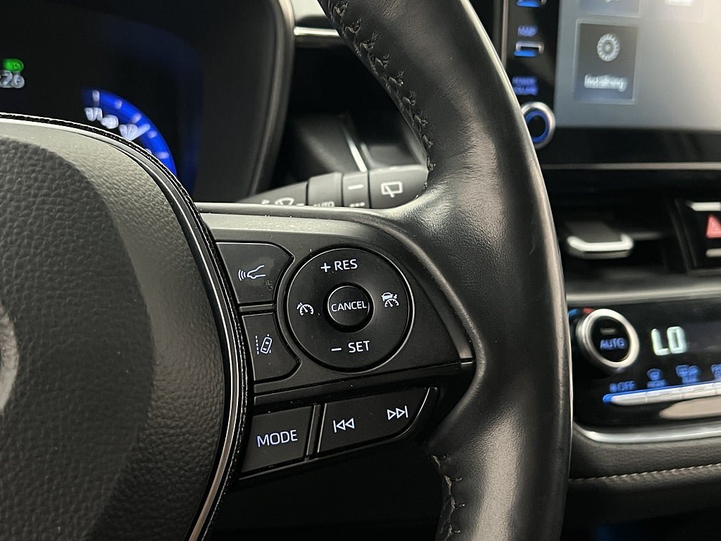 Vehicle Image 25