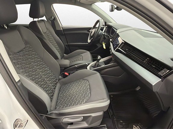 Vehicle Image 22