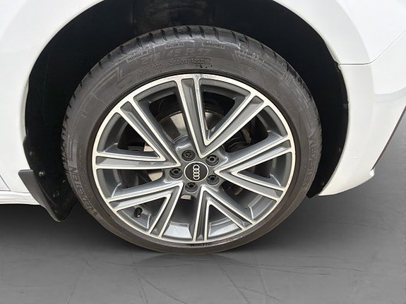 Vehicle Image 30