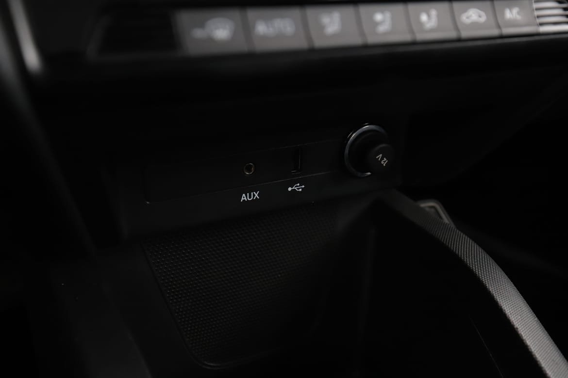 Vehicle Image 25