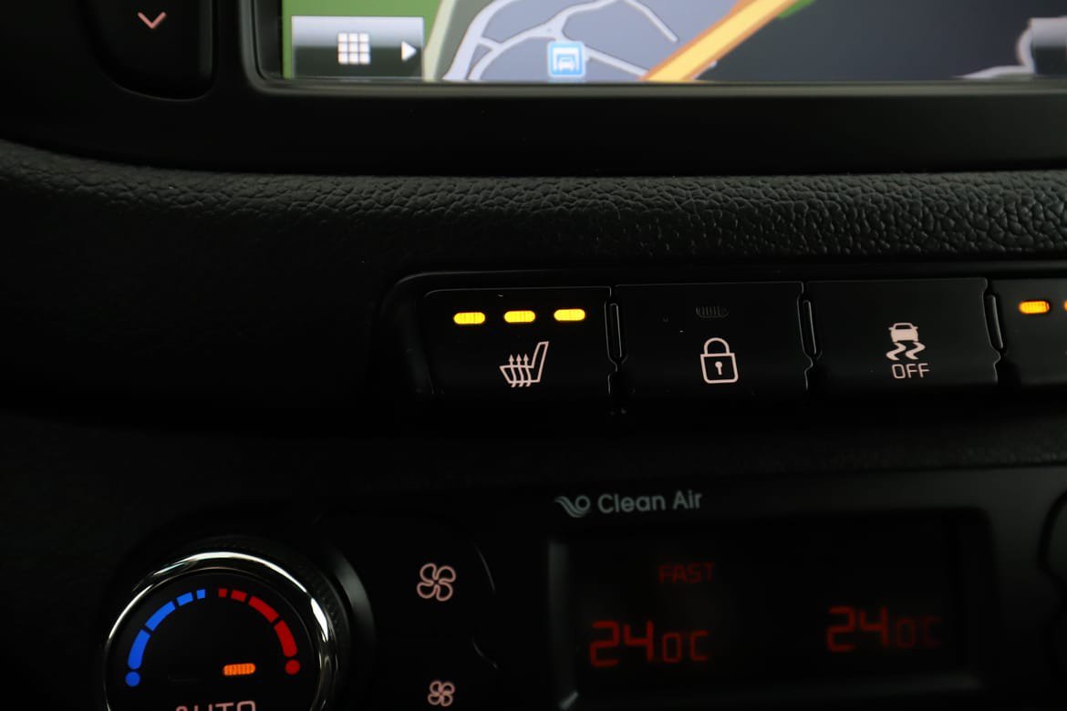 Vehicle Image 25