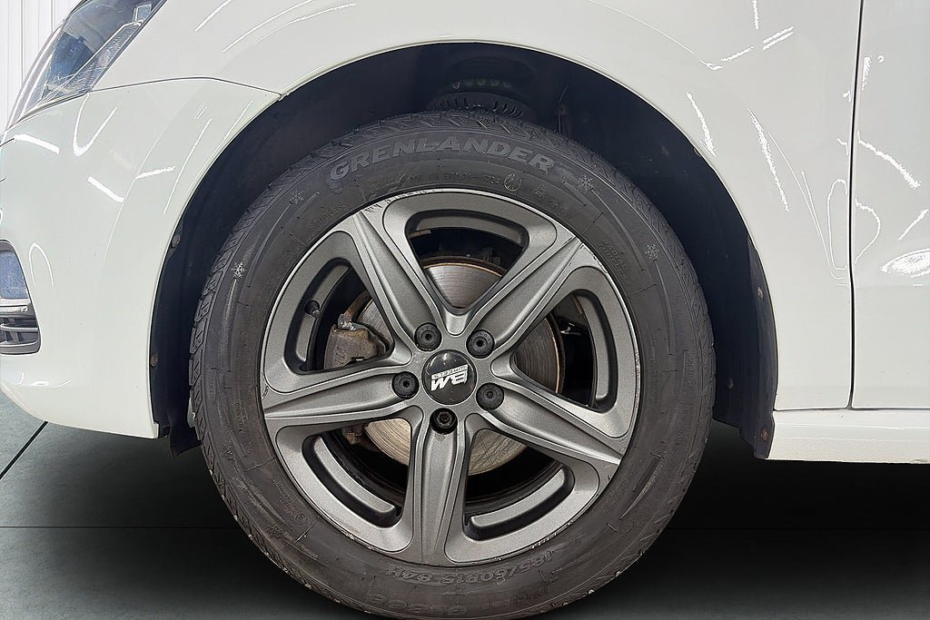Vehicle Image 9