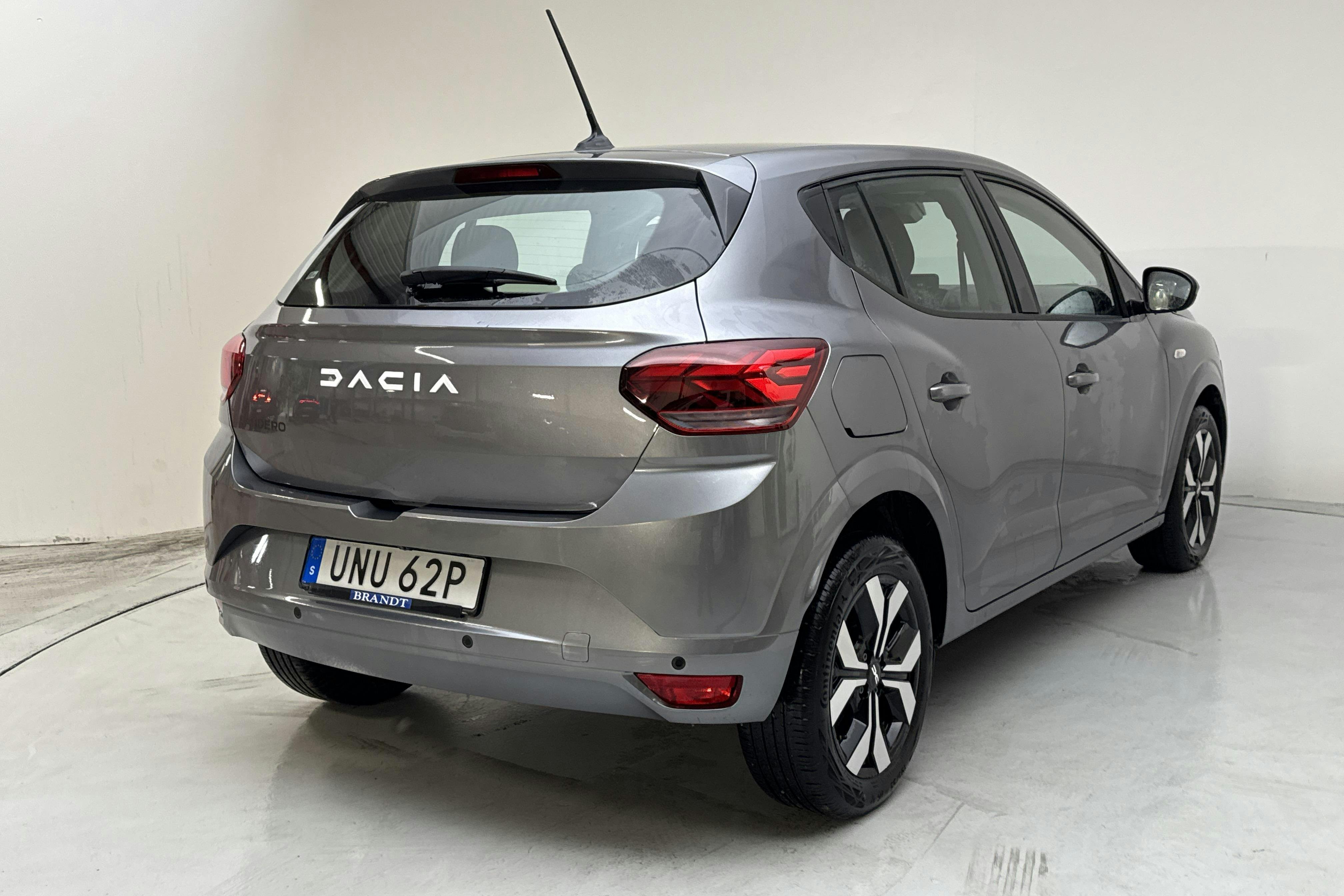 Vehicle Image 3