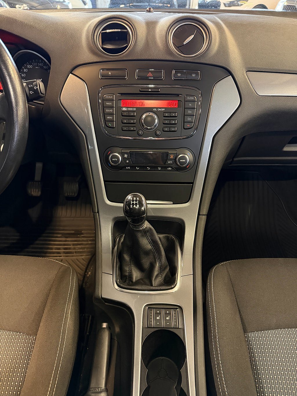 Vehicle Image 16