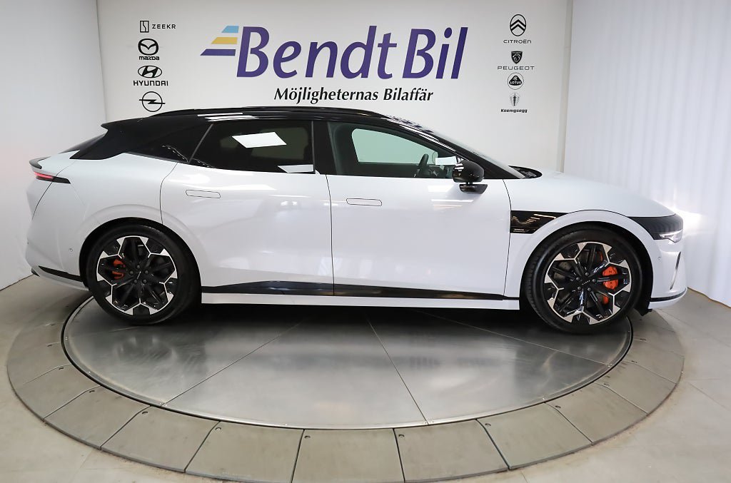 Vehicle Image 12