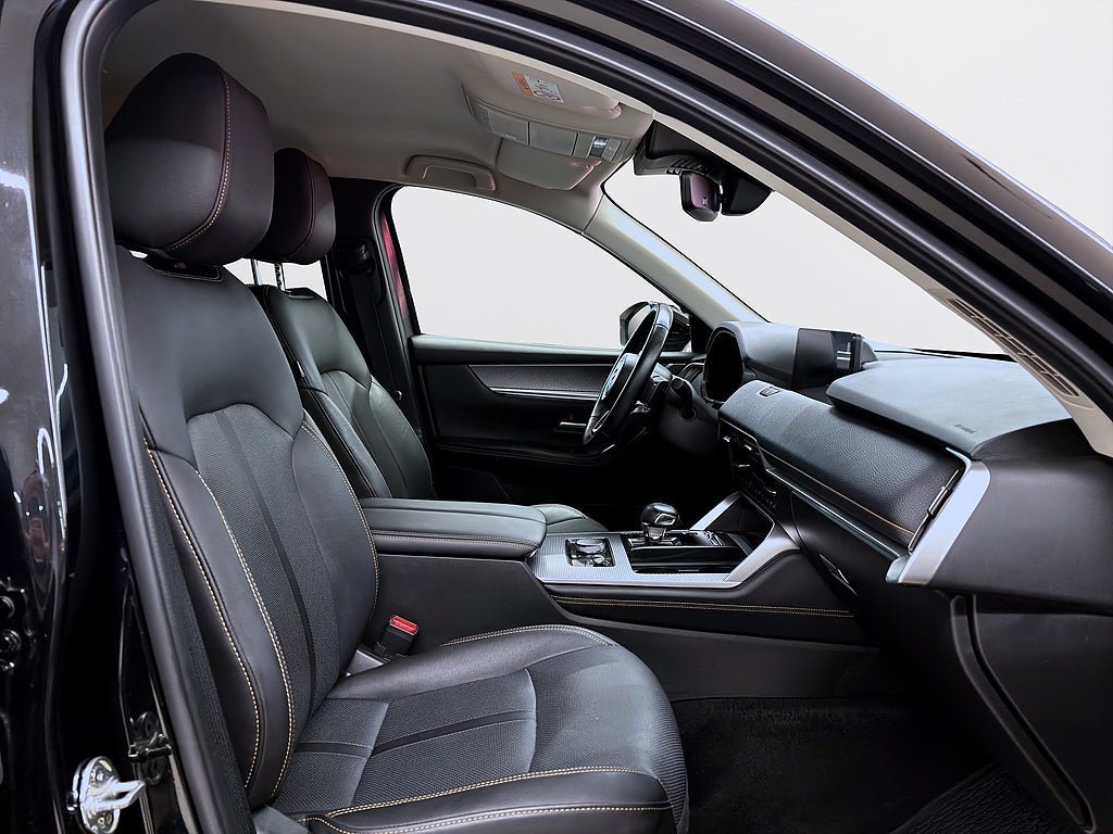 Vehicle Image 13
