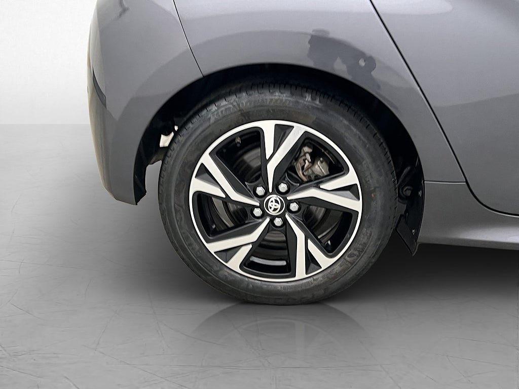 Vehicle Image 30