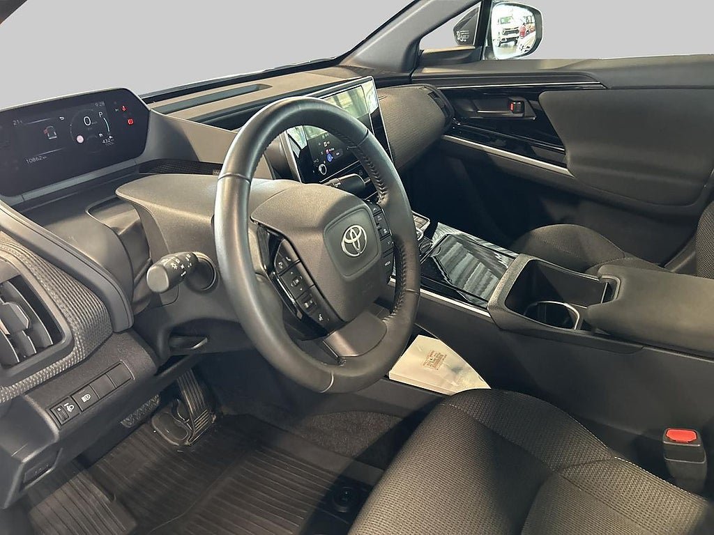 Vehicle Image 14