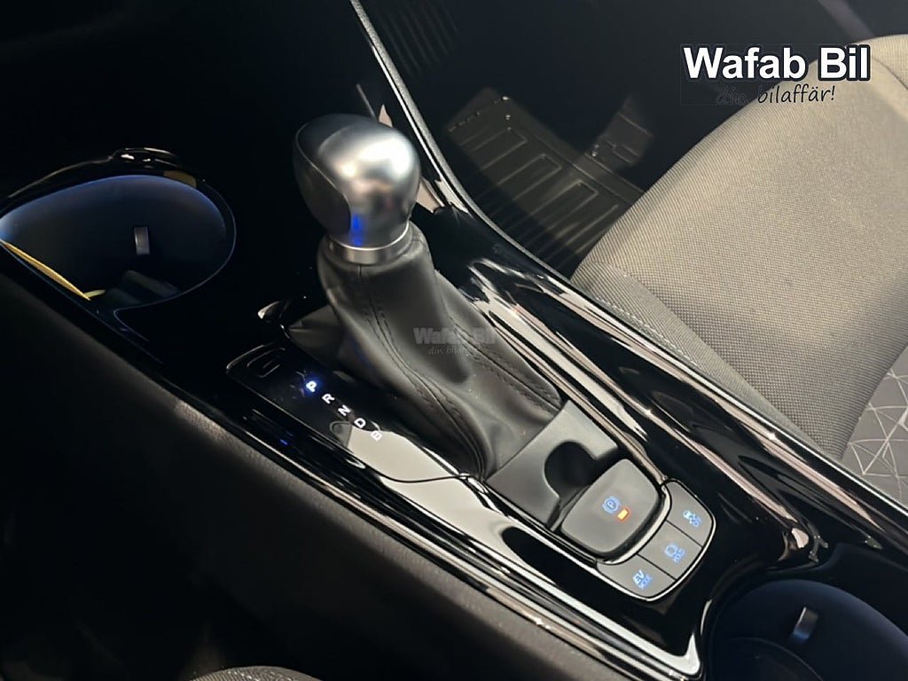 Vehicle Image 12