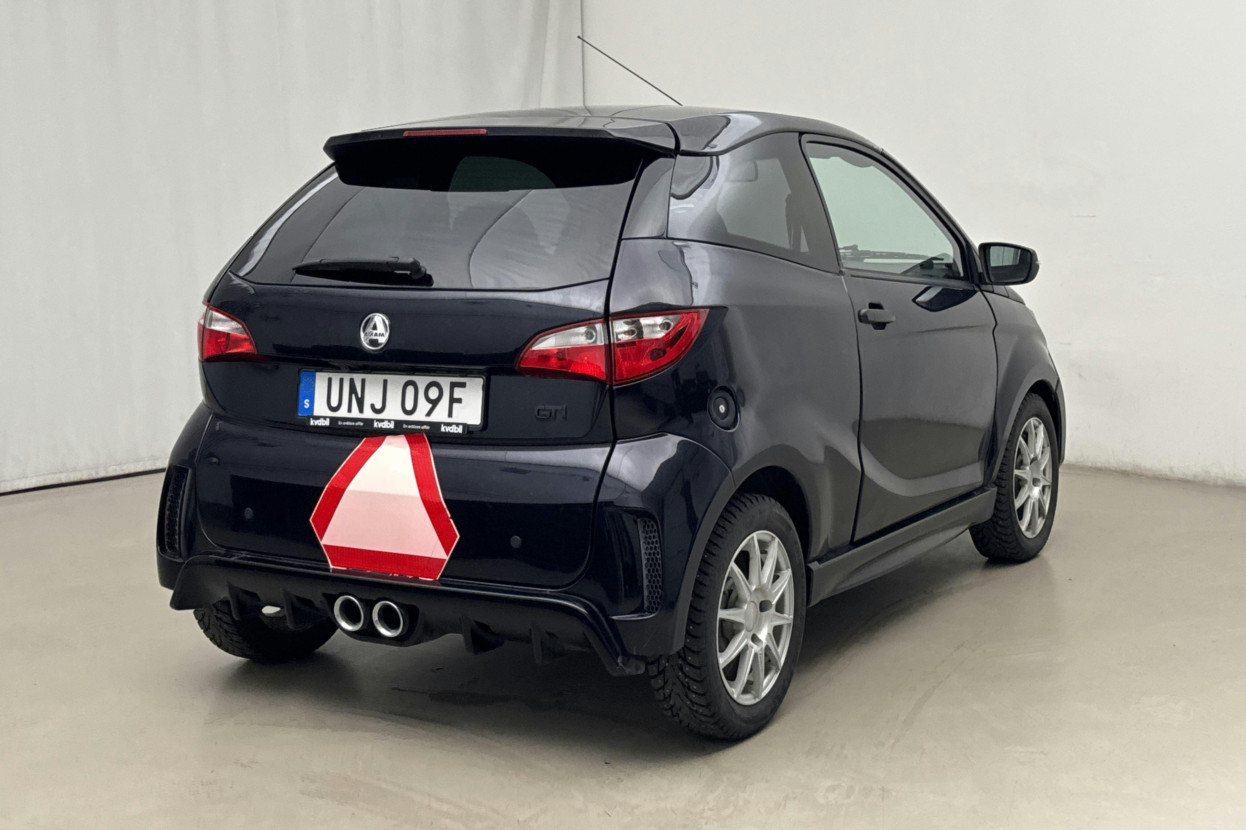 Vehicle Image 5