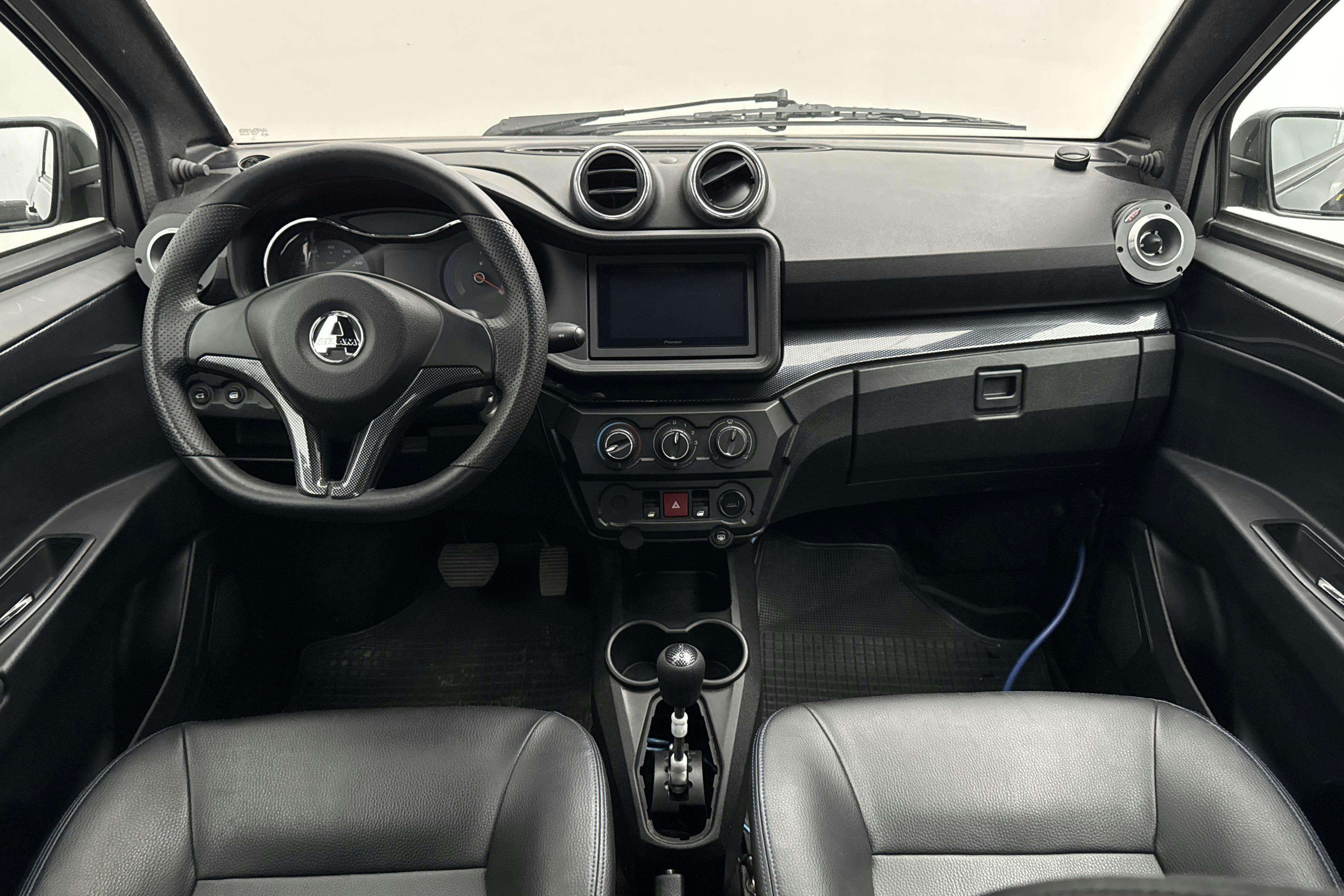 Vehicle Image 6