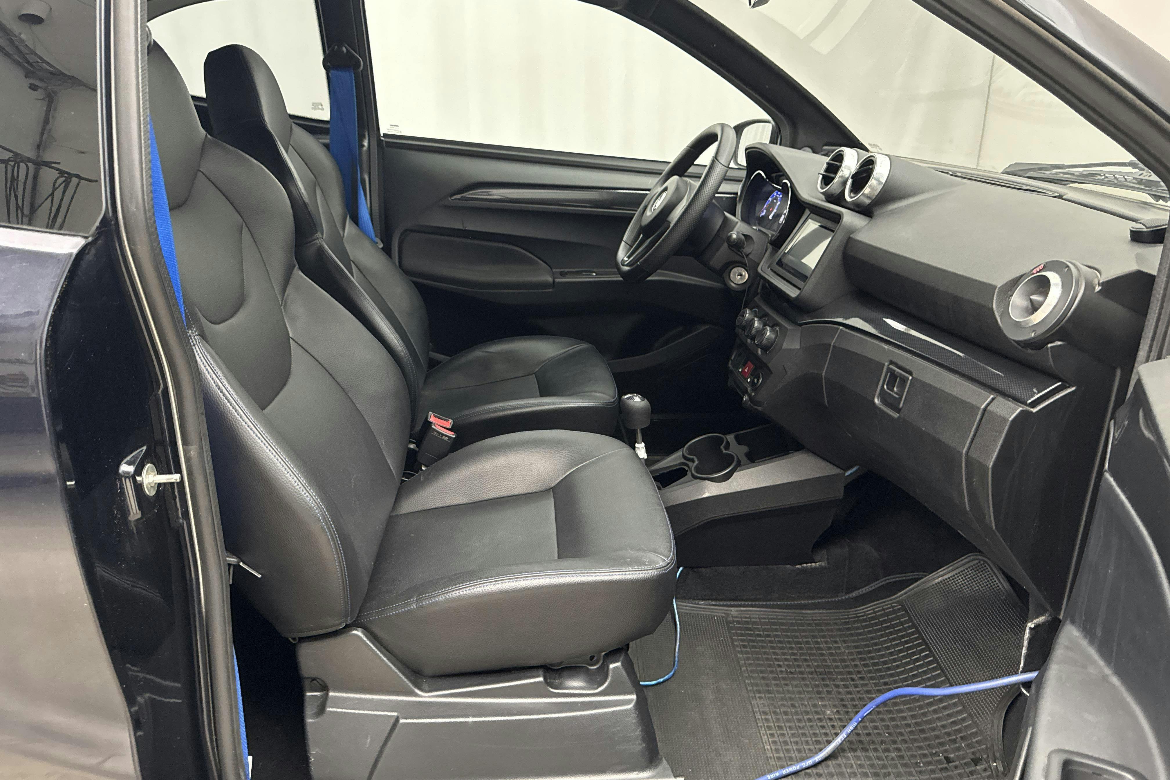 Vehicle Image 12