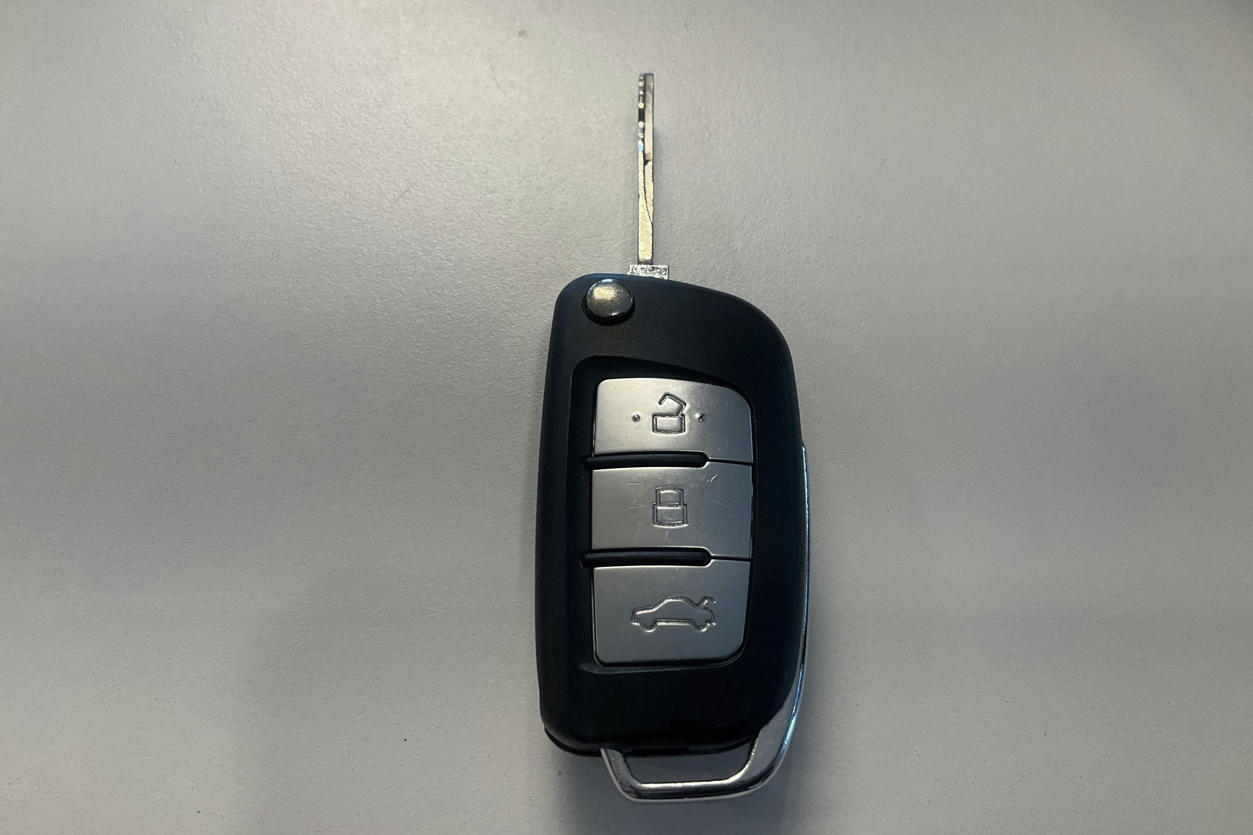 Vehicle Image 14