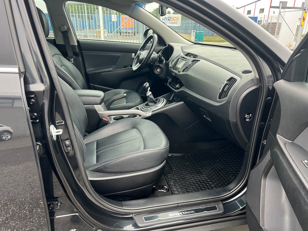 Vehicle Image 12