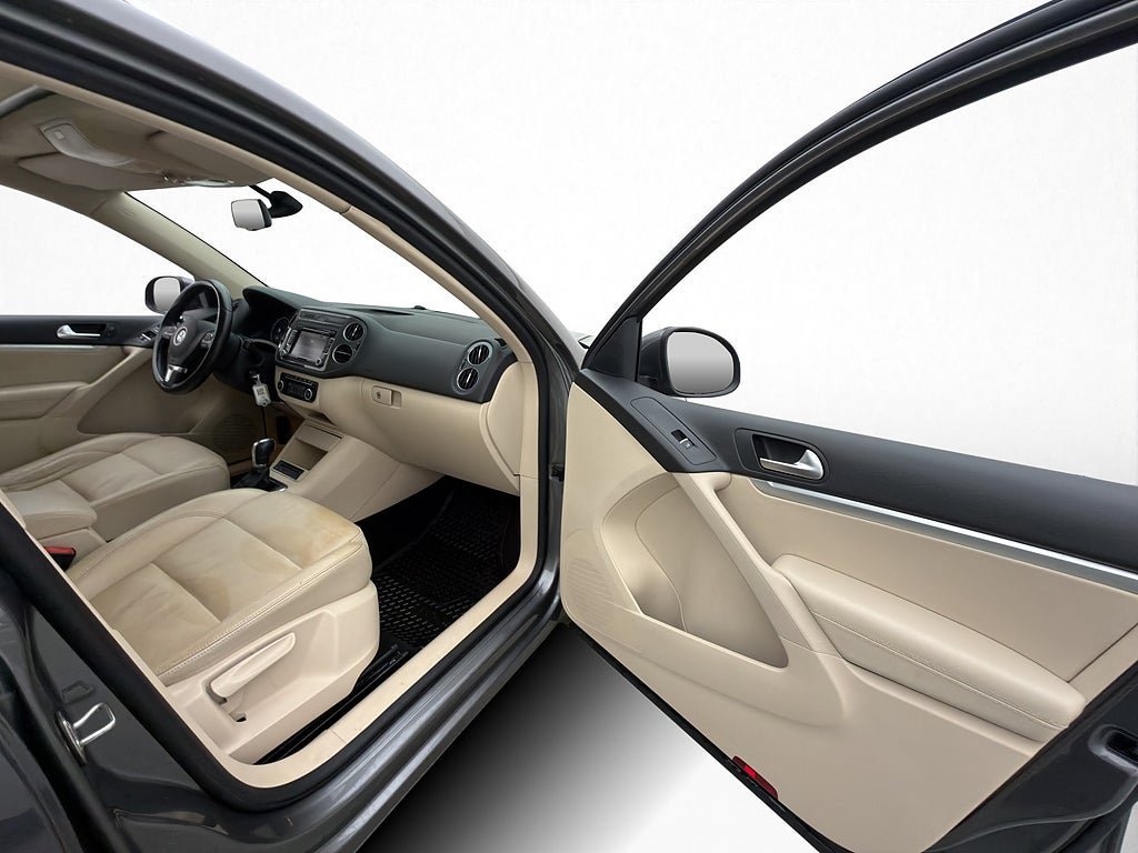 Vehicle Image 14