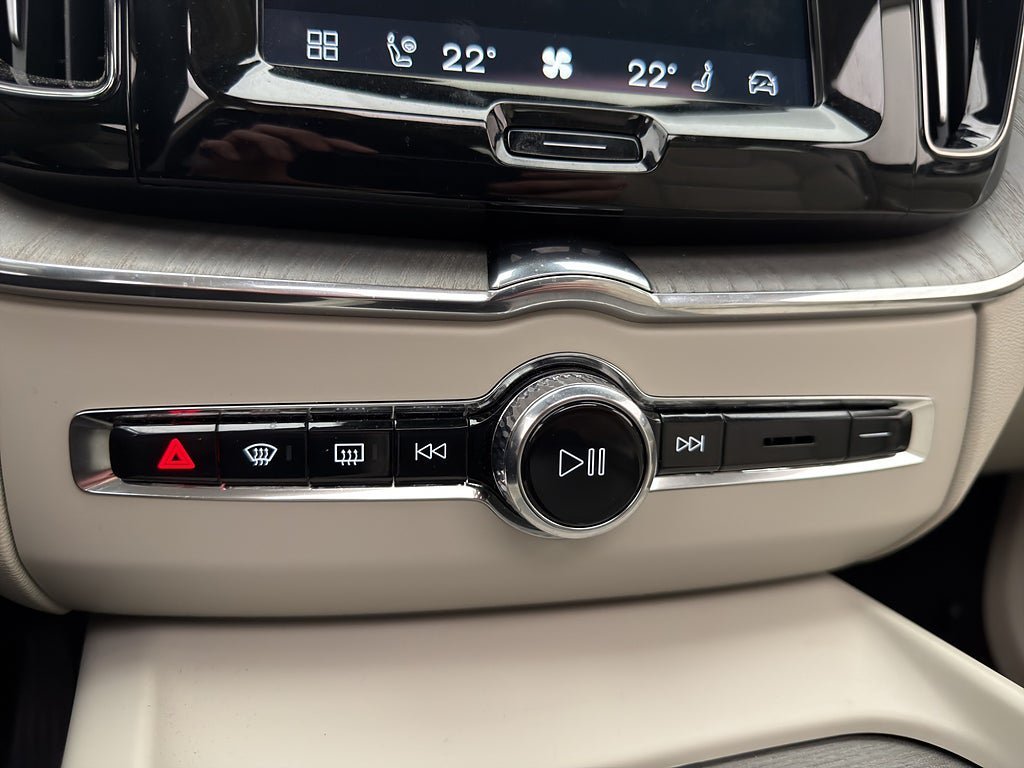 Vehicle Image 26