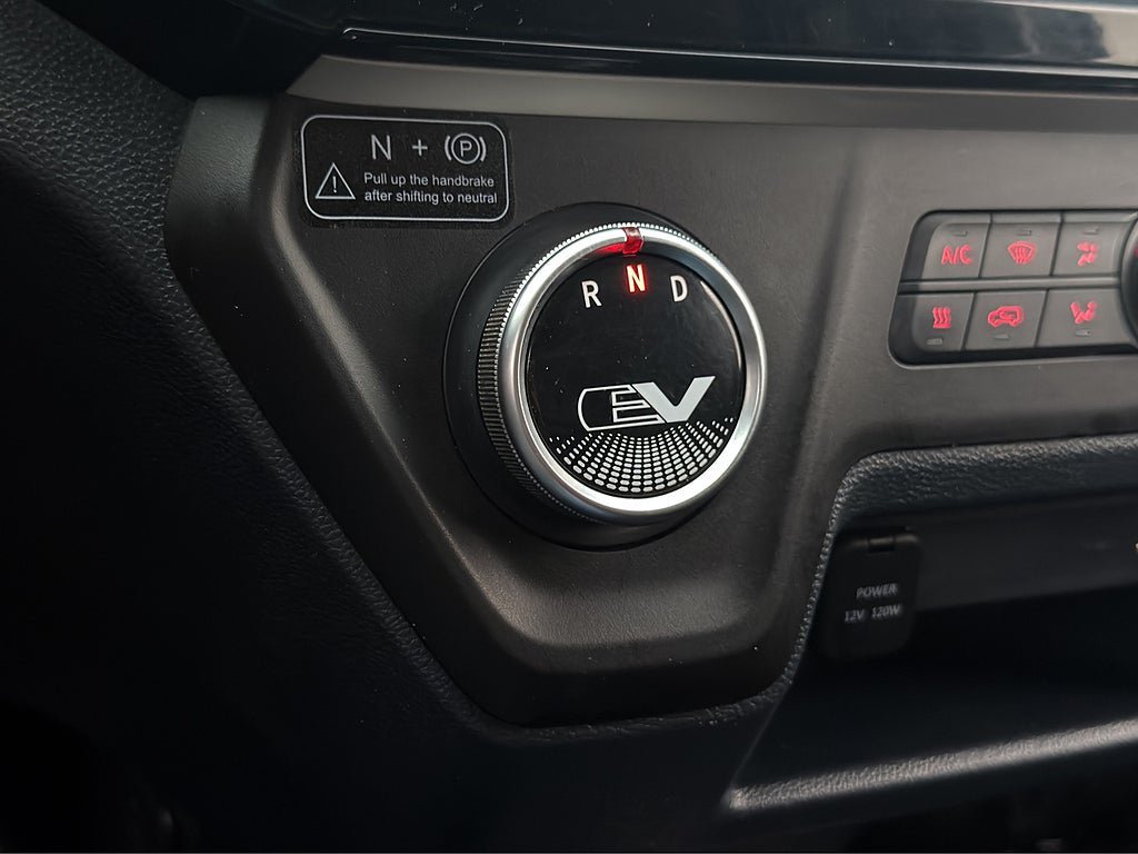 Vehicle Image 25