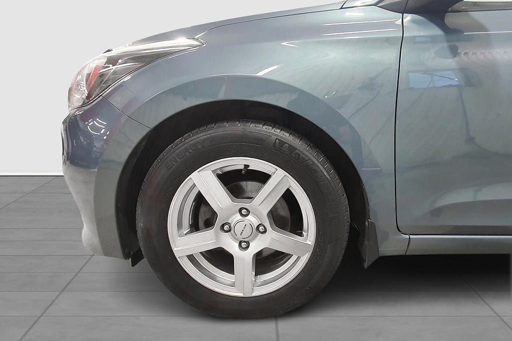 Vehicle Image 12