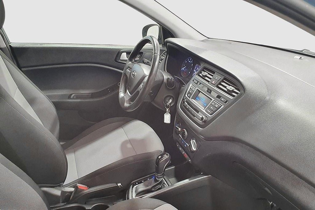 Vehicle Image 15