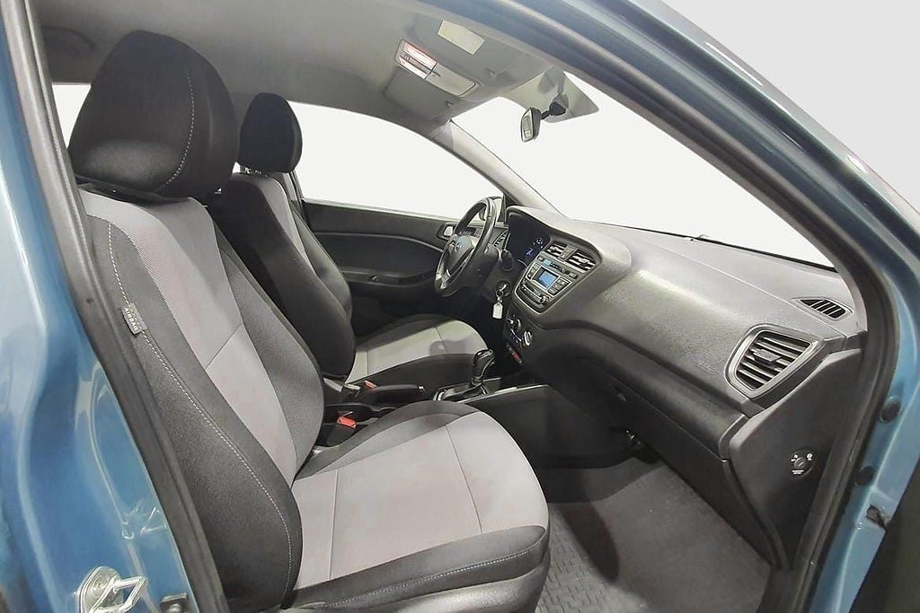 Vehicle Image 16