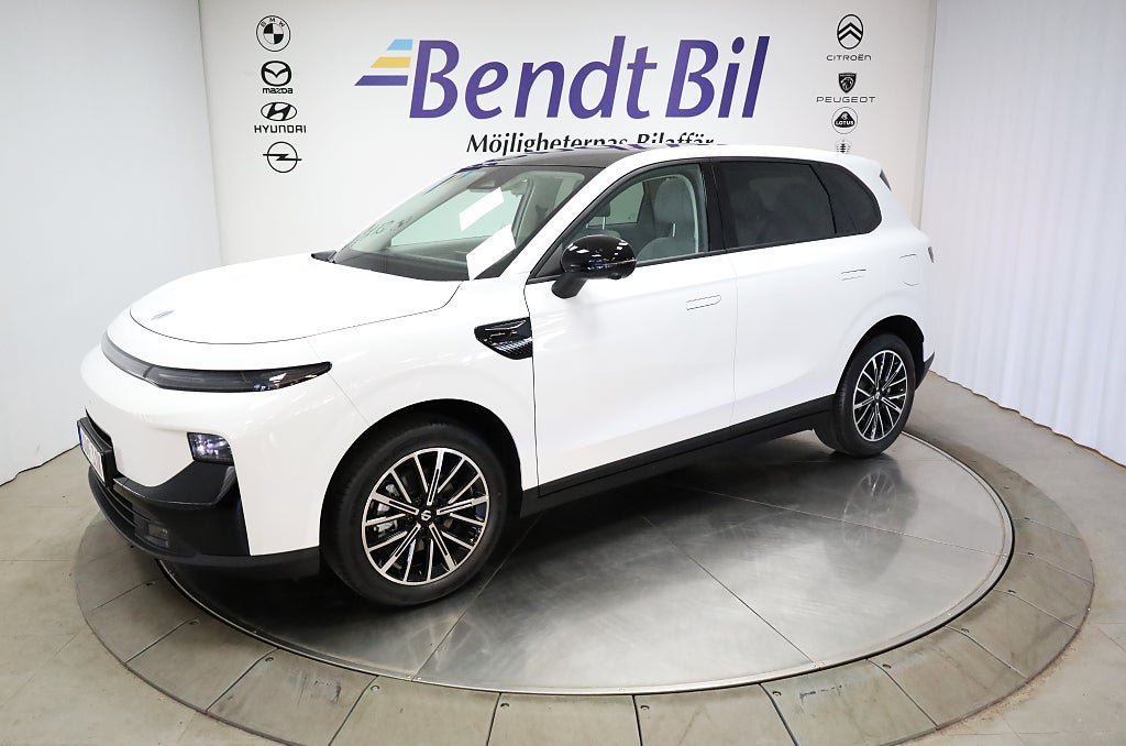 Vehicle Image 4