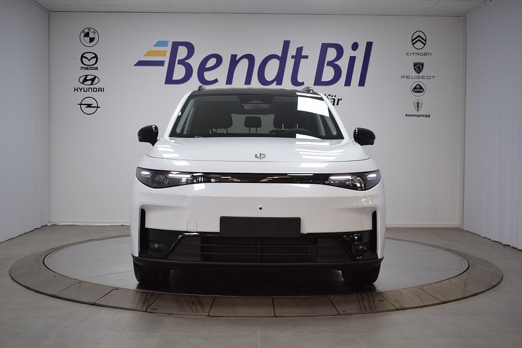 Vehicle Image 4
