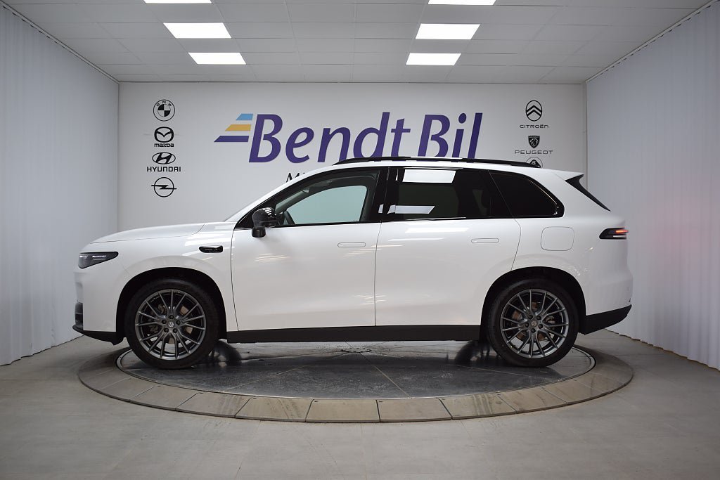 Vehicle Image 6