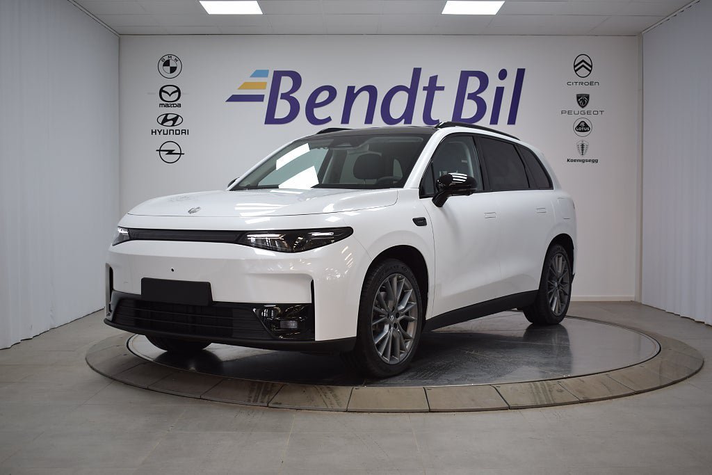 Vehicle Image 5