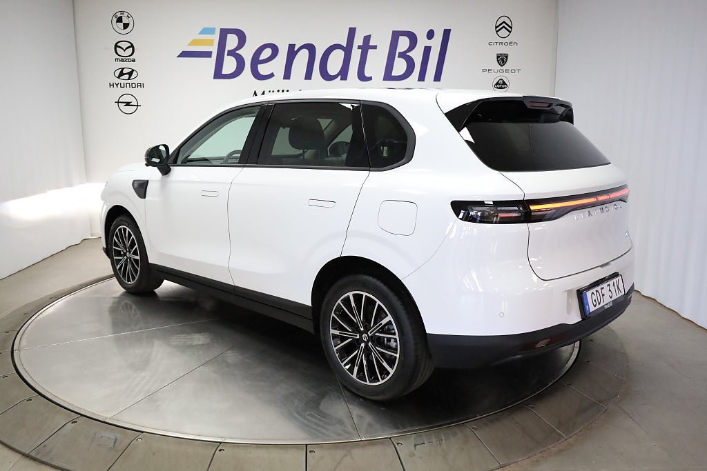 Vehicle Image 9