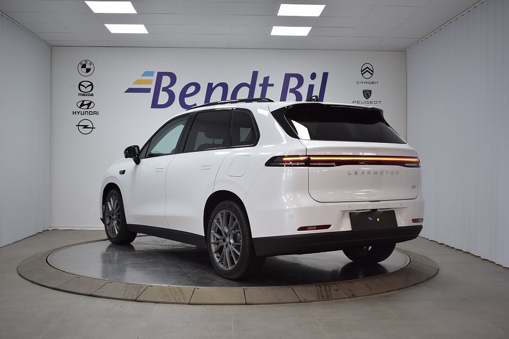Vehicle Image 7