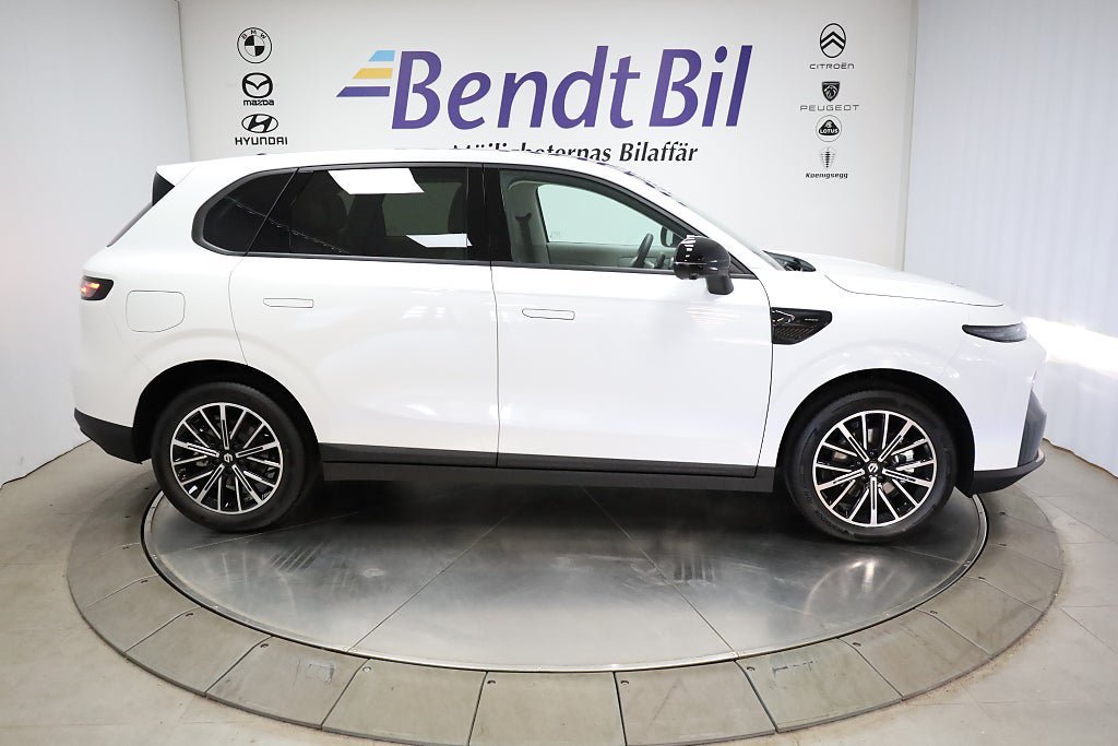 Vehicle Image 16