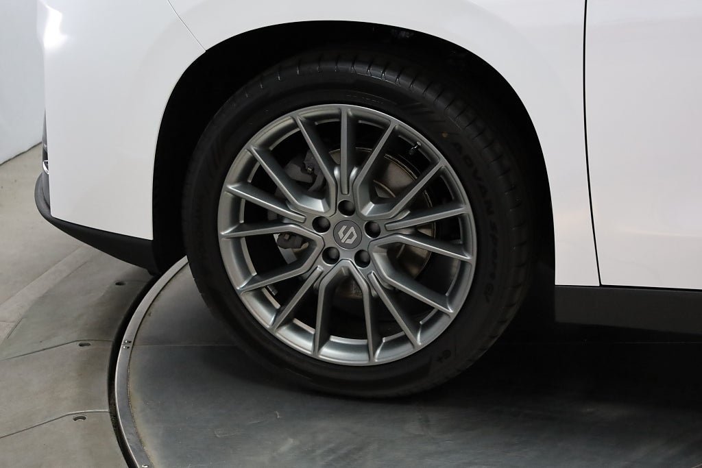 Vehicle Image 21