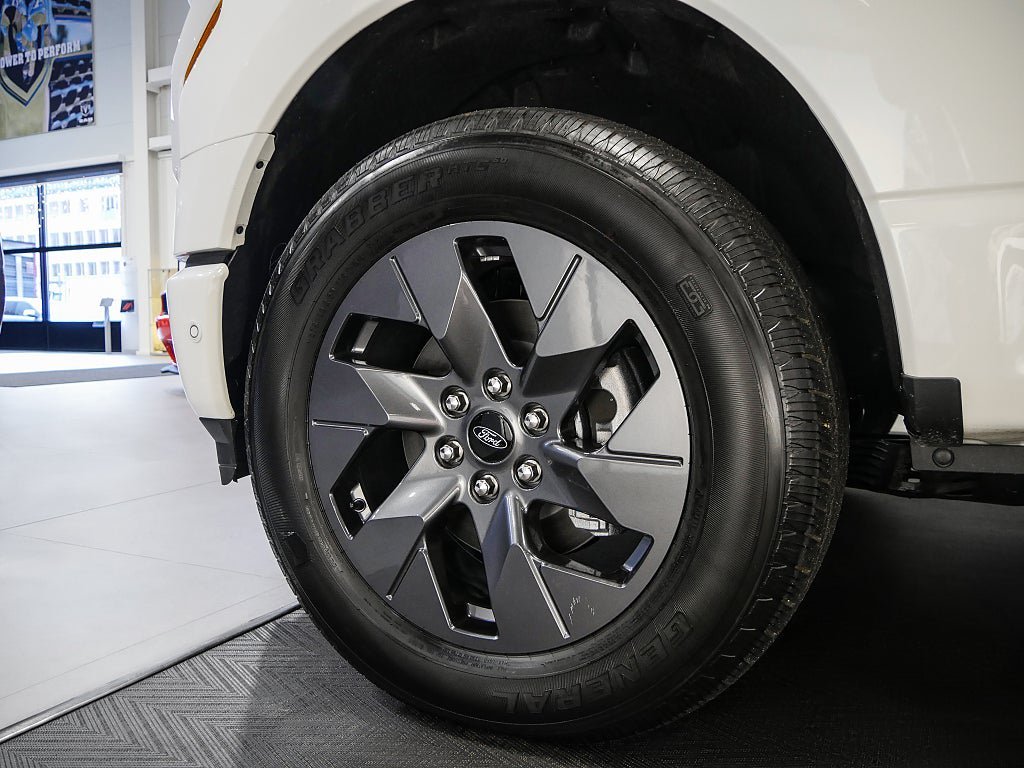 Vehicle Image 12