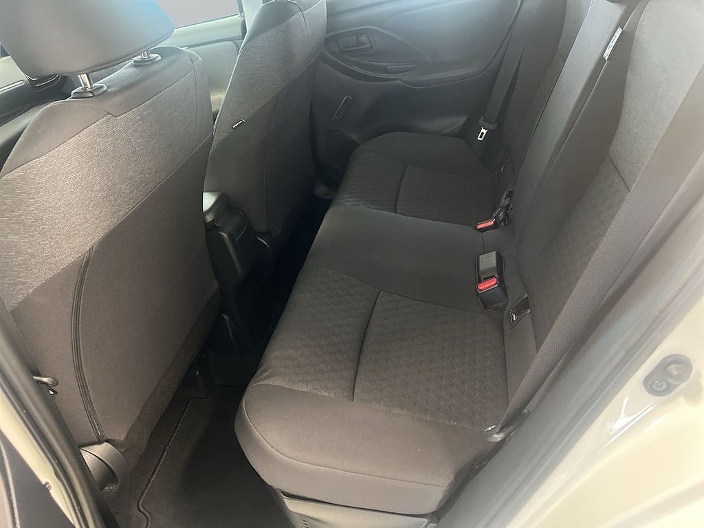 Vehicle Image 12