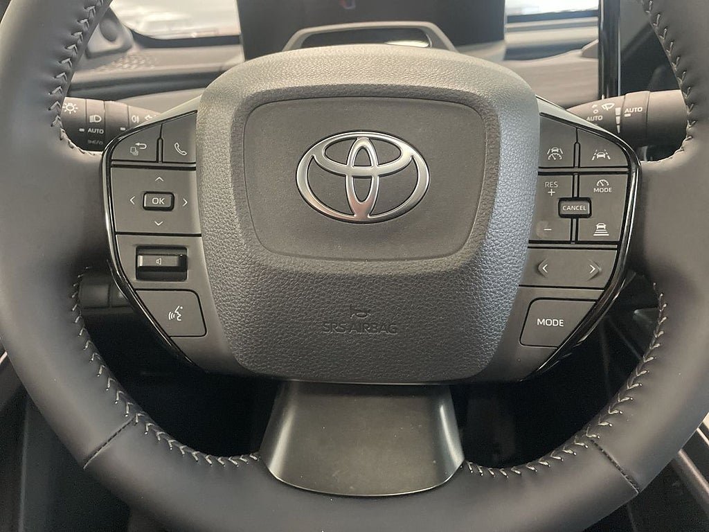 Vehicle Image 17