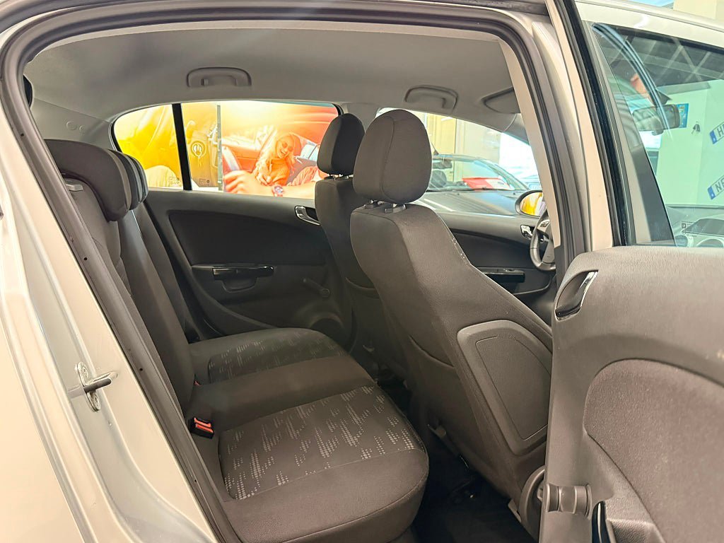 Vehicle Image 9